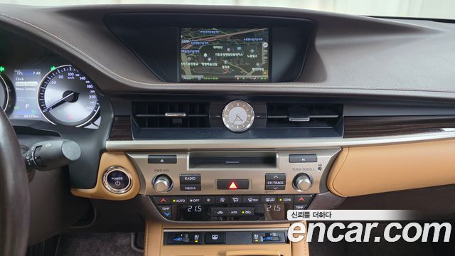 Лексус ES300h 2017 — миниатюра 16