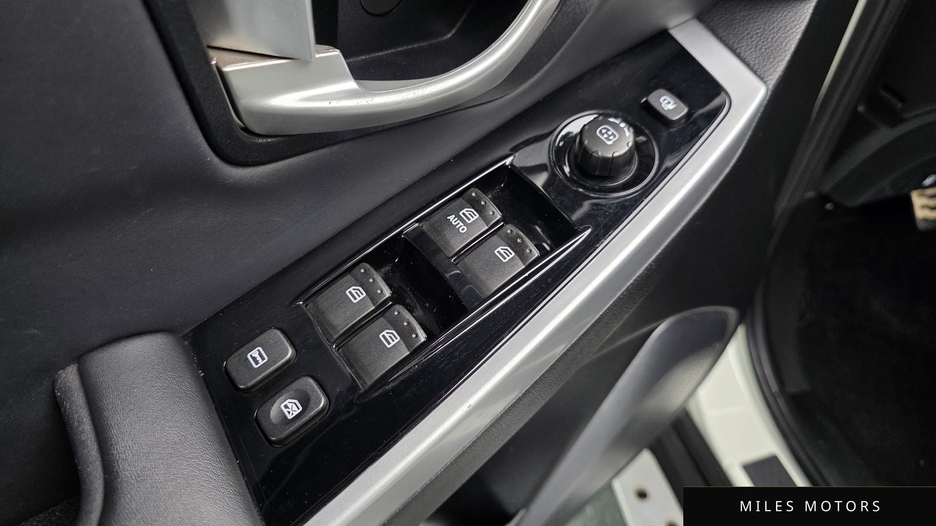 KG Mobility KORANDO 2016 — миниатюра 12