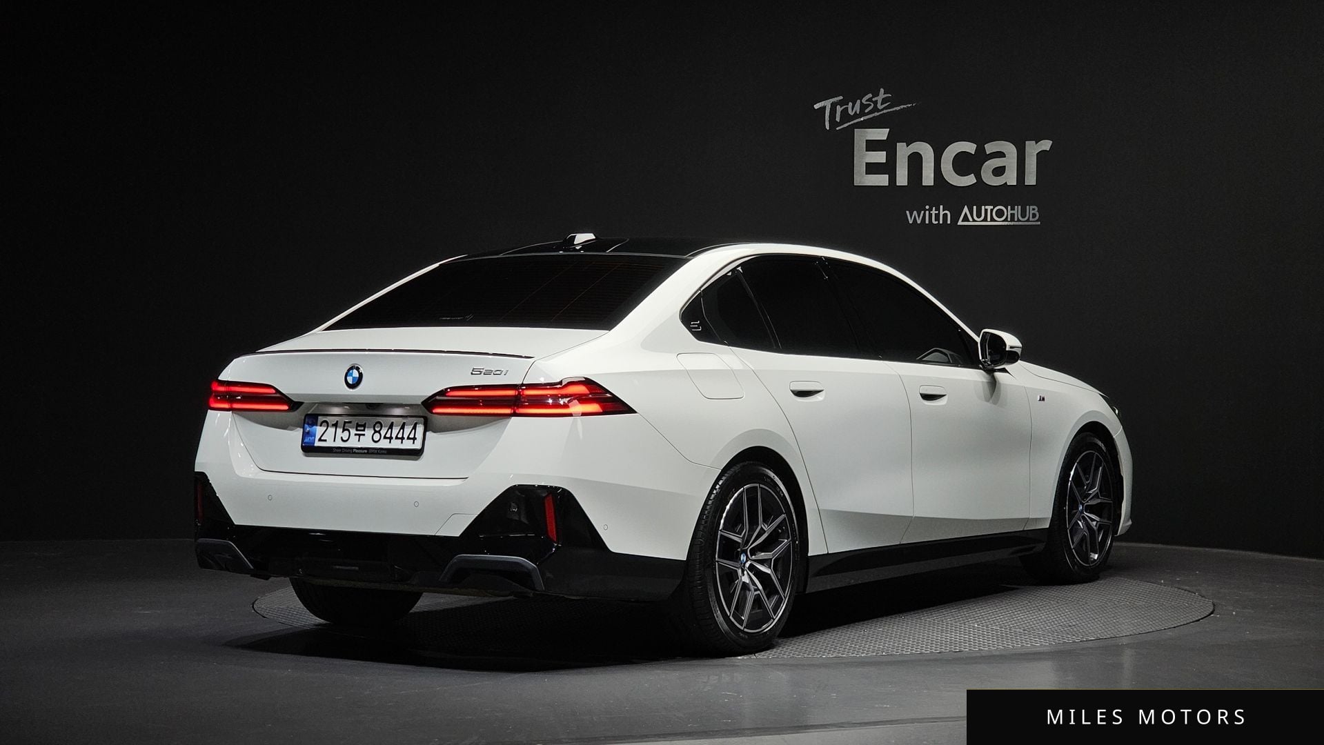 BMW 5 Series (G60) 2024 — миниатюра 2