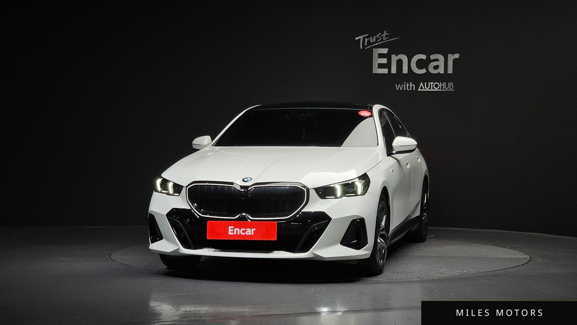 BMW 5 Series (G60) 2024 — миниатюра 3