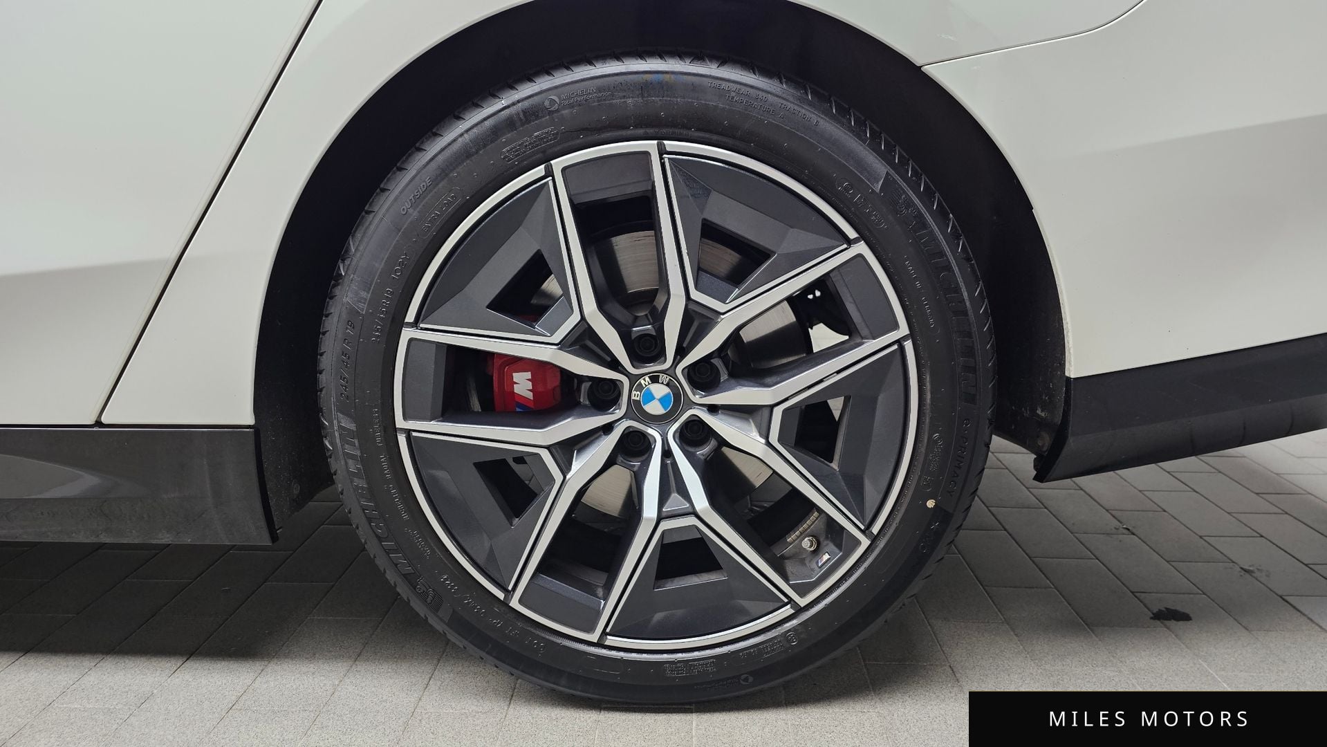 BMW 5 Series (G60) 2024 — миниатюра 5