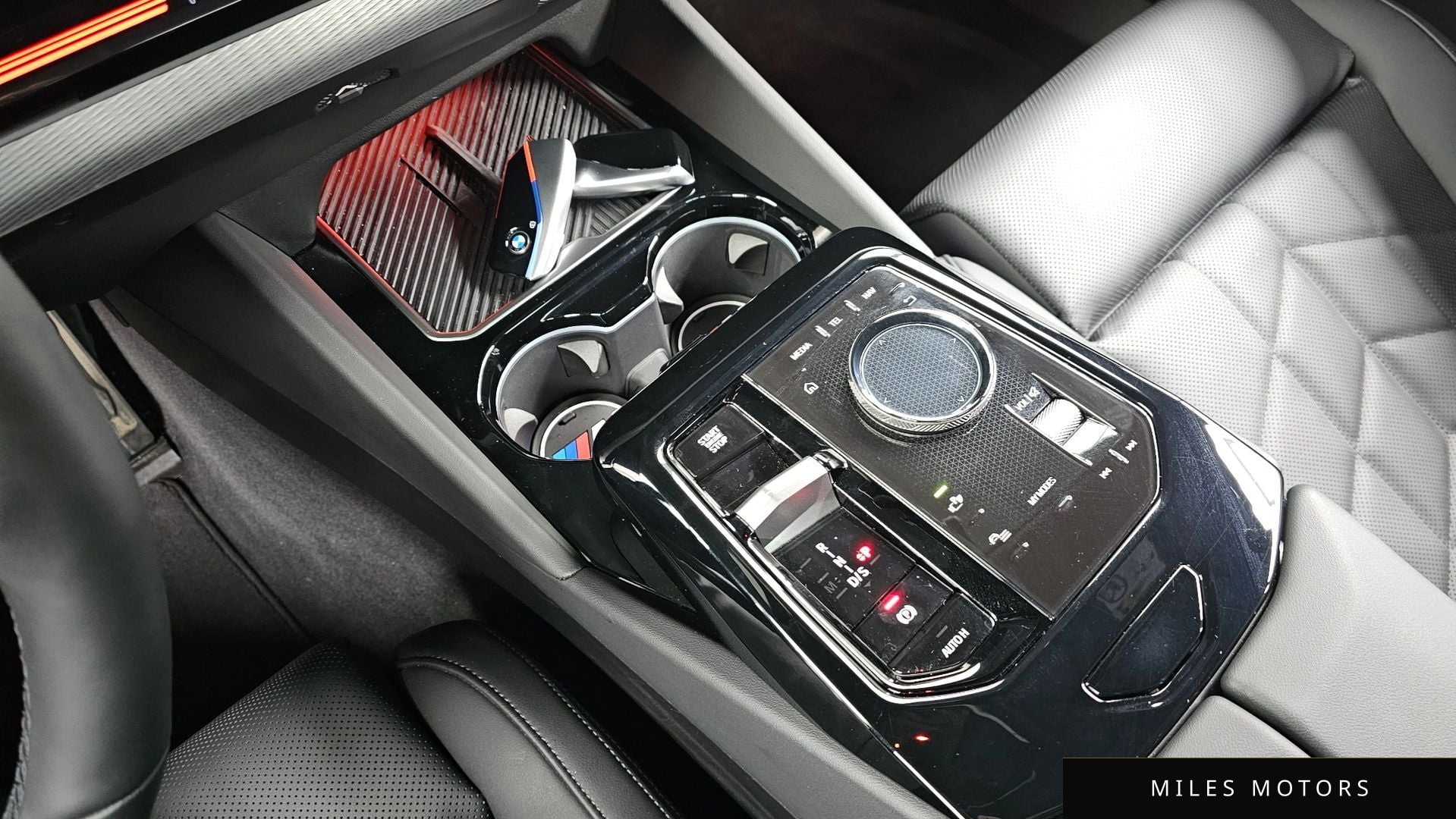 BMW 5 Series (G60) 2024 — миниатюра 9