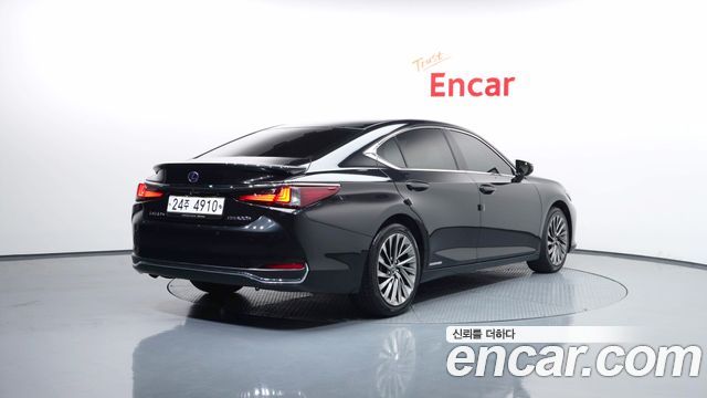 Лексус ES300h 2019 — миниатюра 2