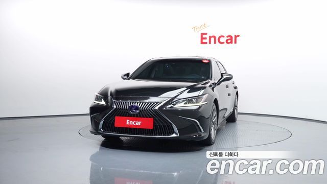 Лексус ES300h 2019 — миниатюра 3