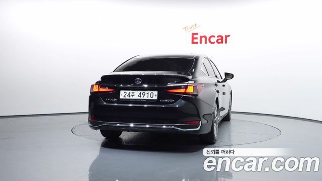 Лексус ES300h 2019 — миниатюра 4