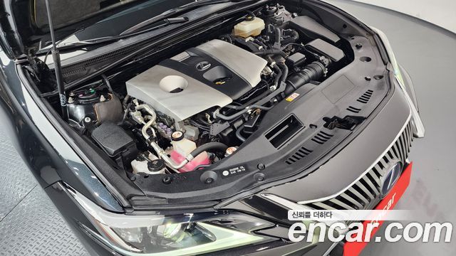 Лексус ES300h 2019 — миниатюра 6