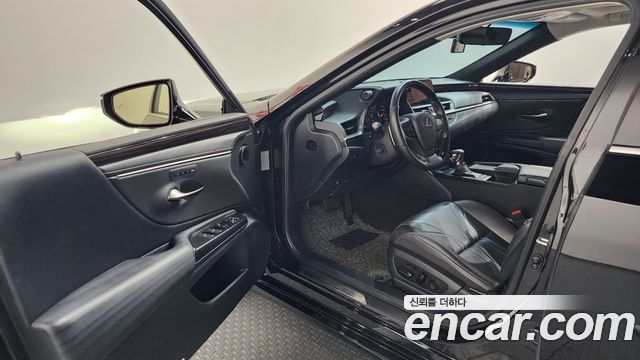 Лексус ES300h 2019 — миниатюра 10