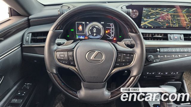 Лексус ES300h 2019 — миниатюра 17