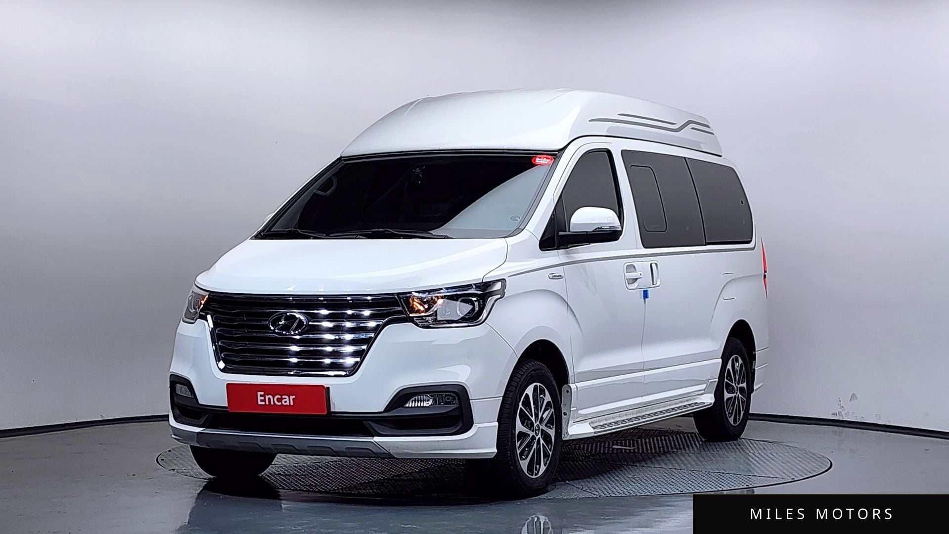 Hyundai Starex 2019 — фото 1 из 12
