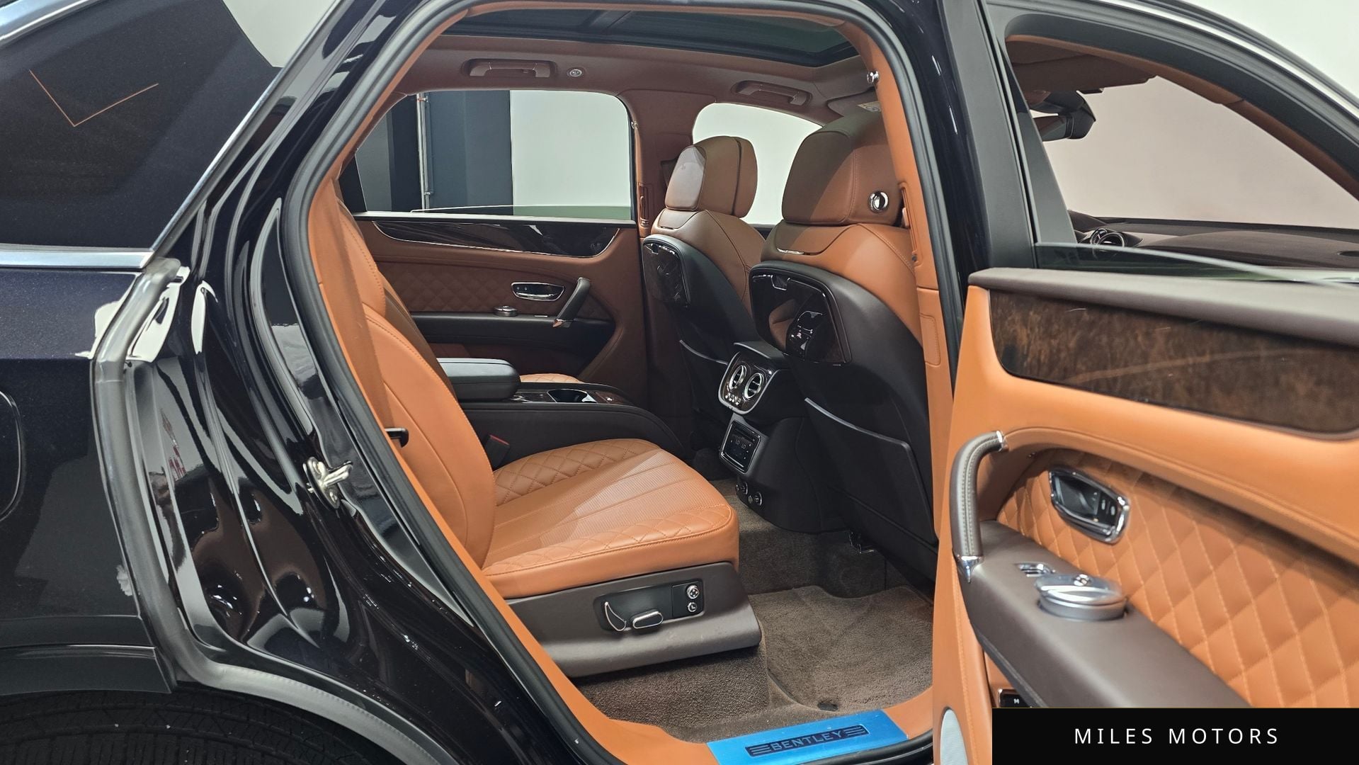 Bentley 벤테이가 2018 — миниатюра 12