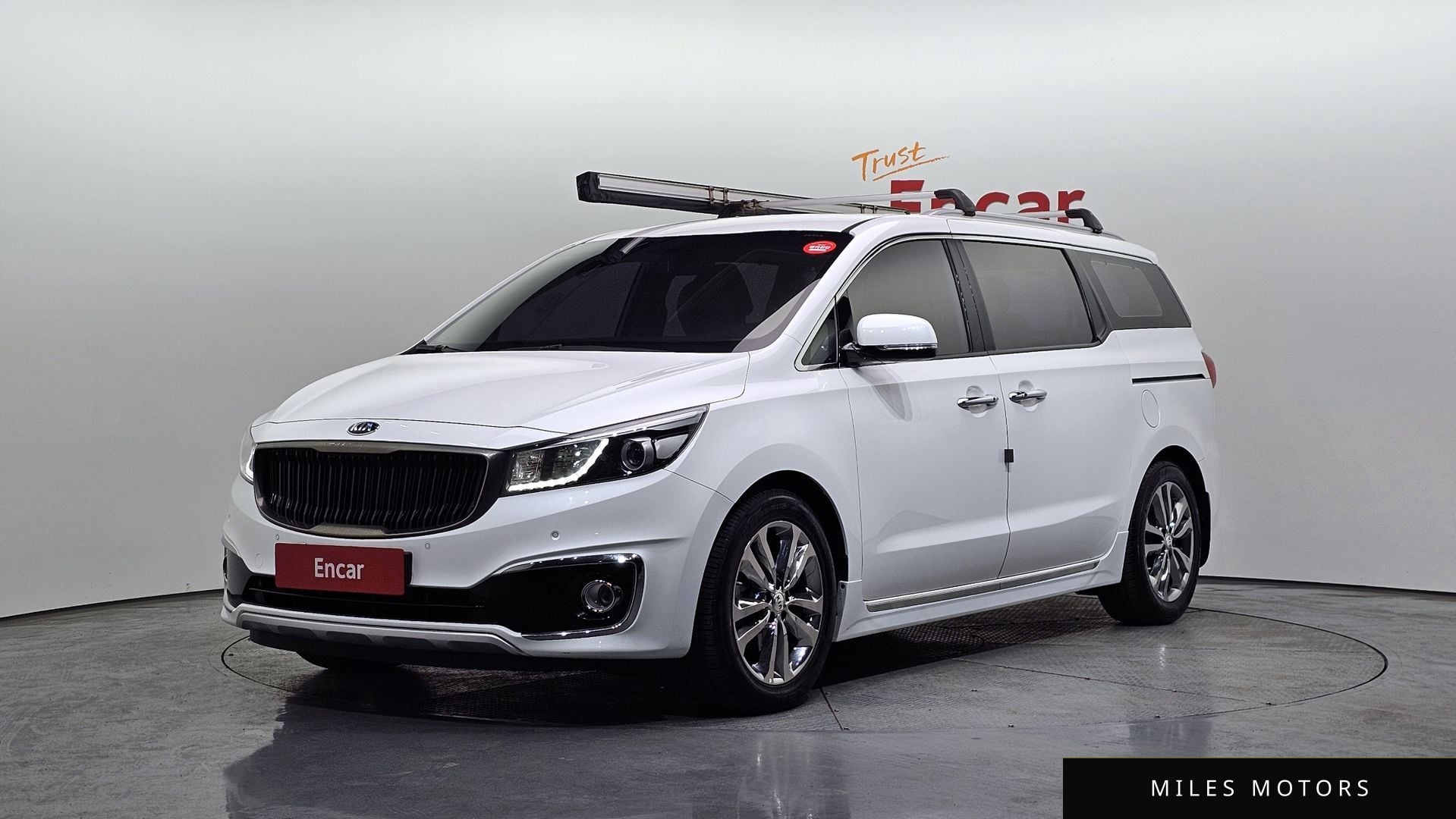 Kia Canival 2017 — фото 1 из 12