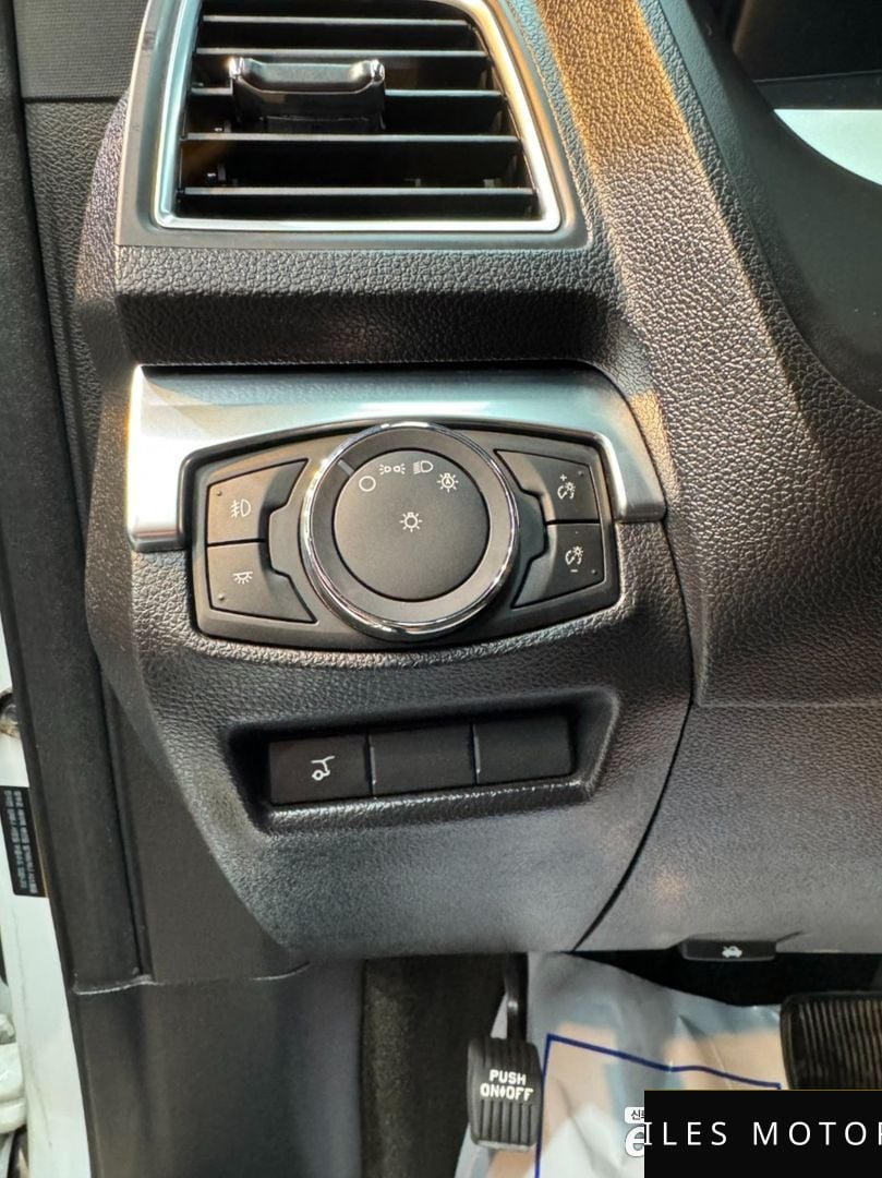 Ford Explorer 2017 — миниатюра 14