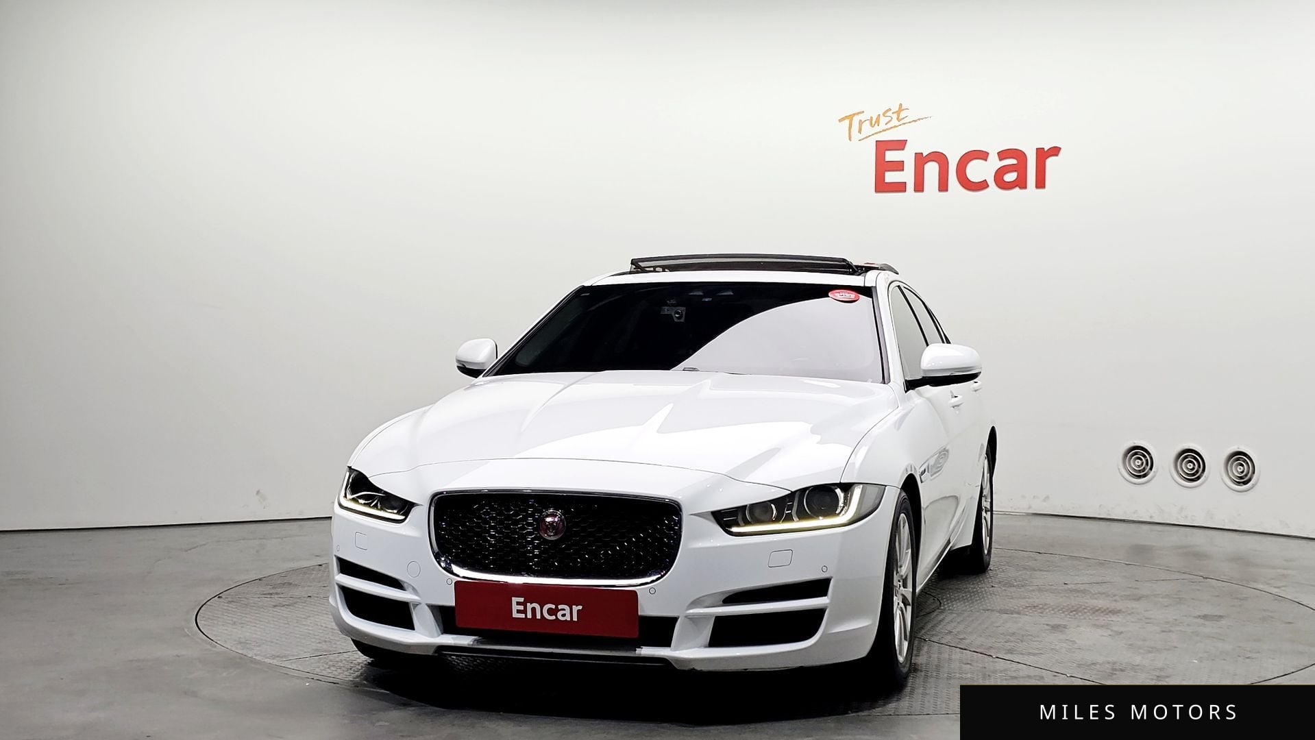 Jaguar XE 2016 — миниатюра 3