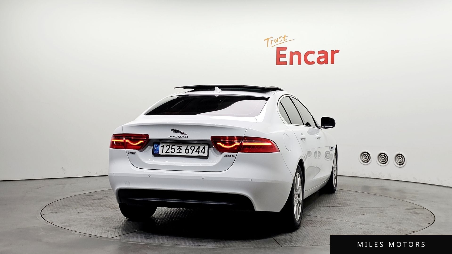 Jaguar XE 2016 — миниатюра 4