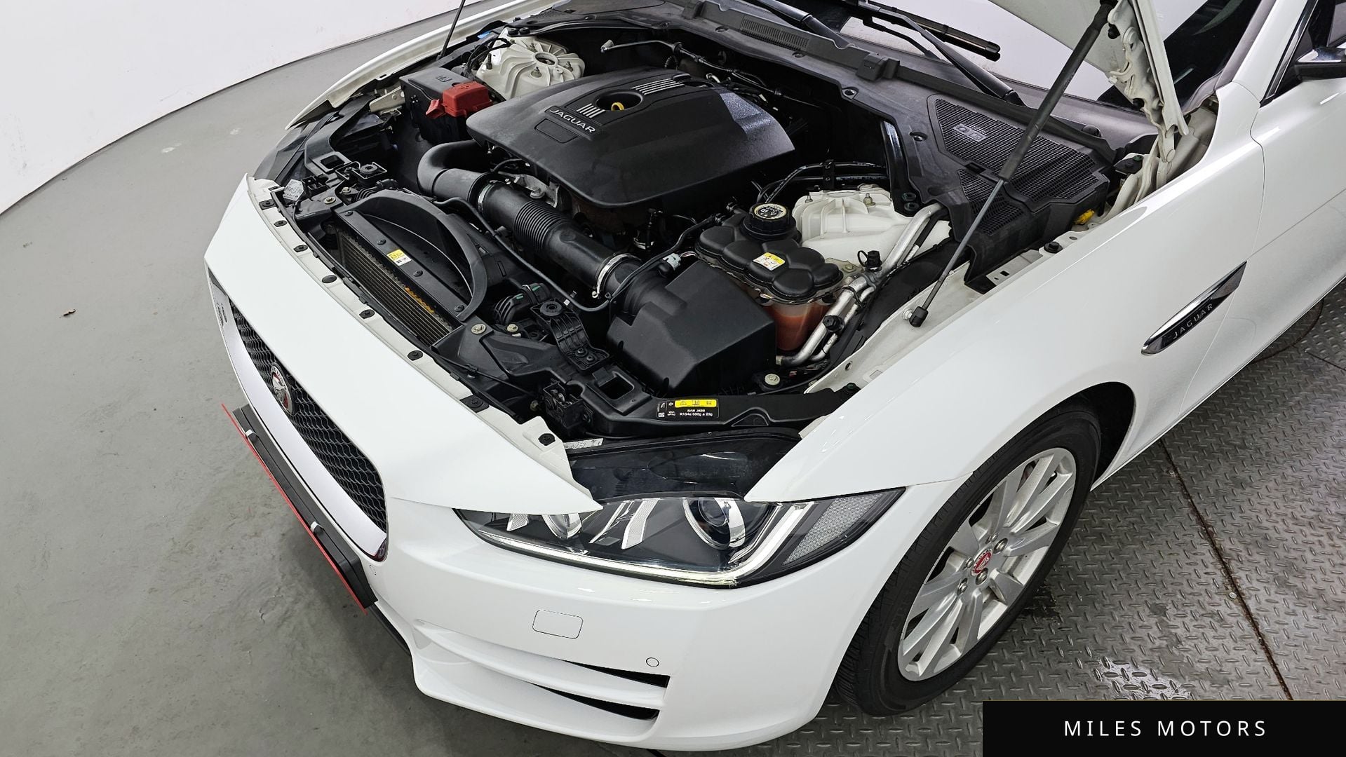 Jaguar XE 2016 — миниатюра 6