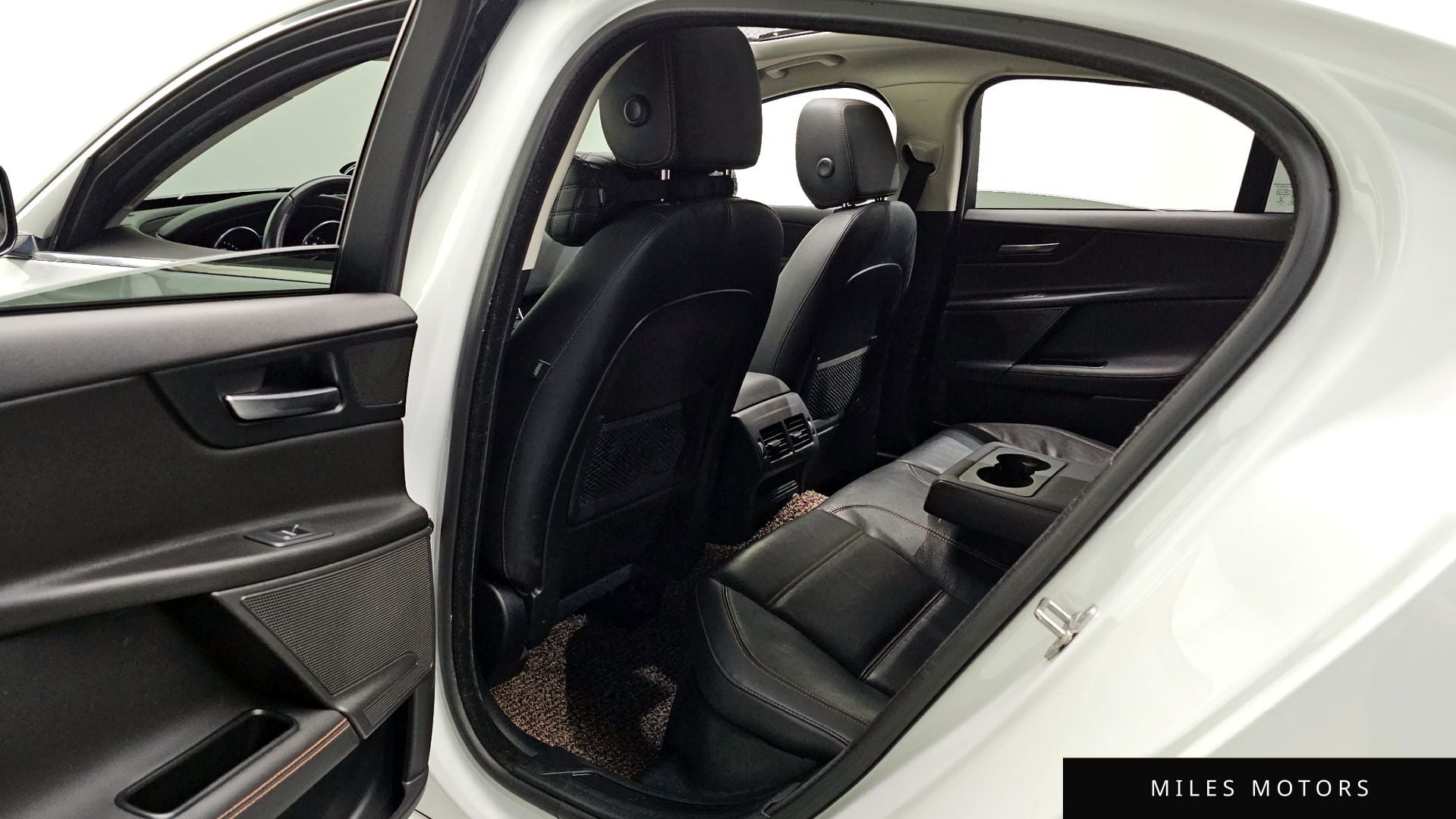 Jaguar XE 2016 — миниатюра 11