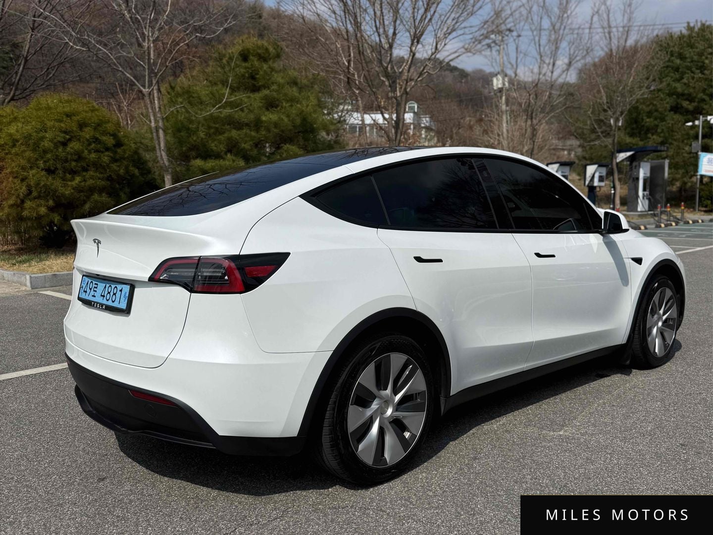 Tesla Model Y 2023 — миниатюра 2