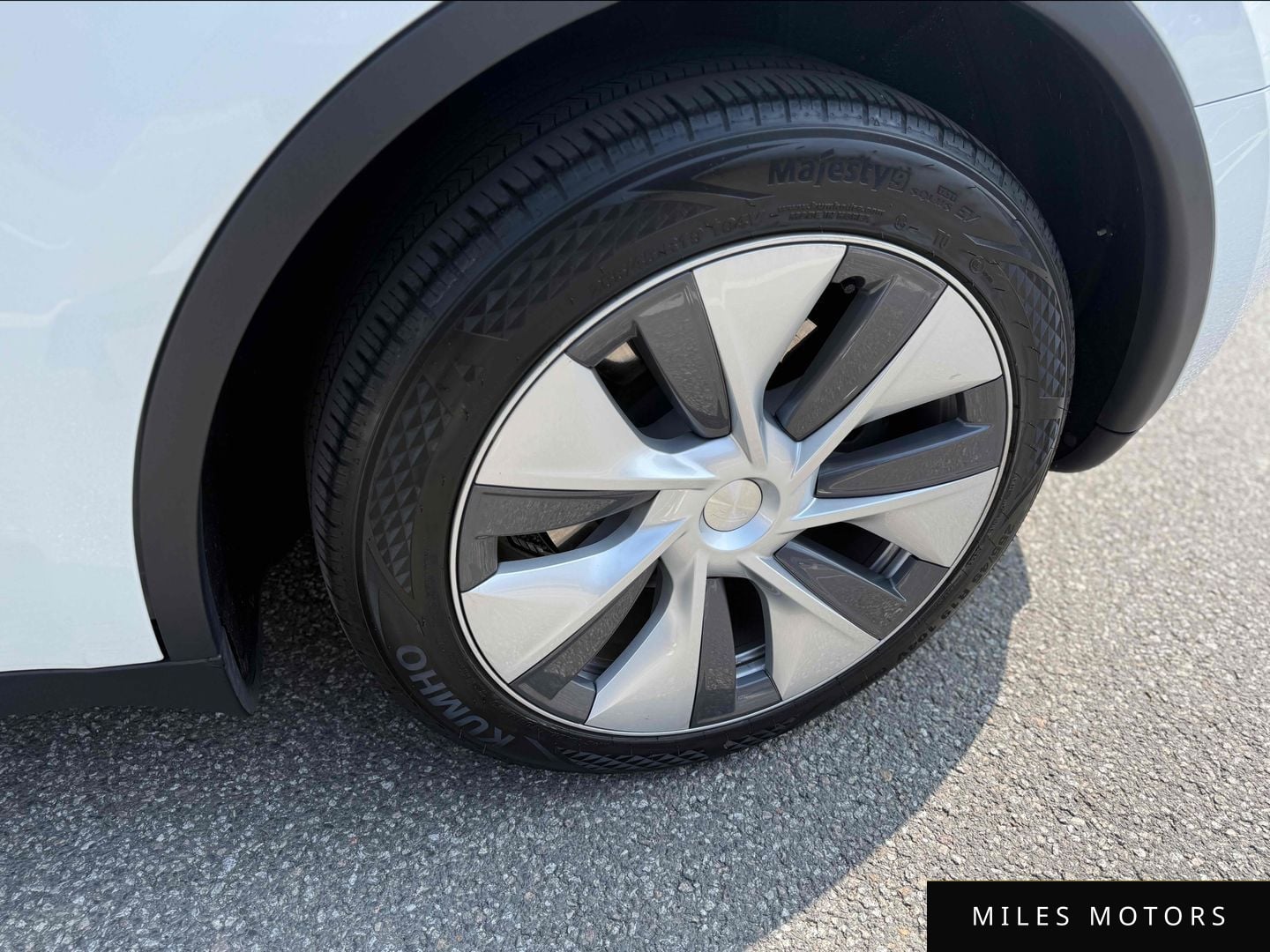 Tesla Model Y 2023 — миниатюра 5