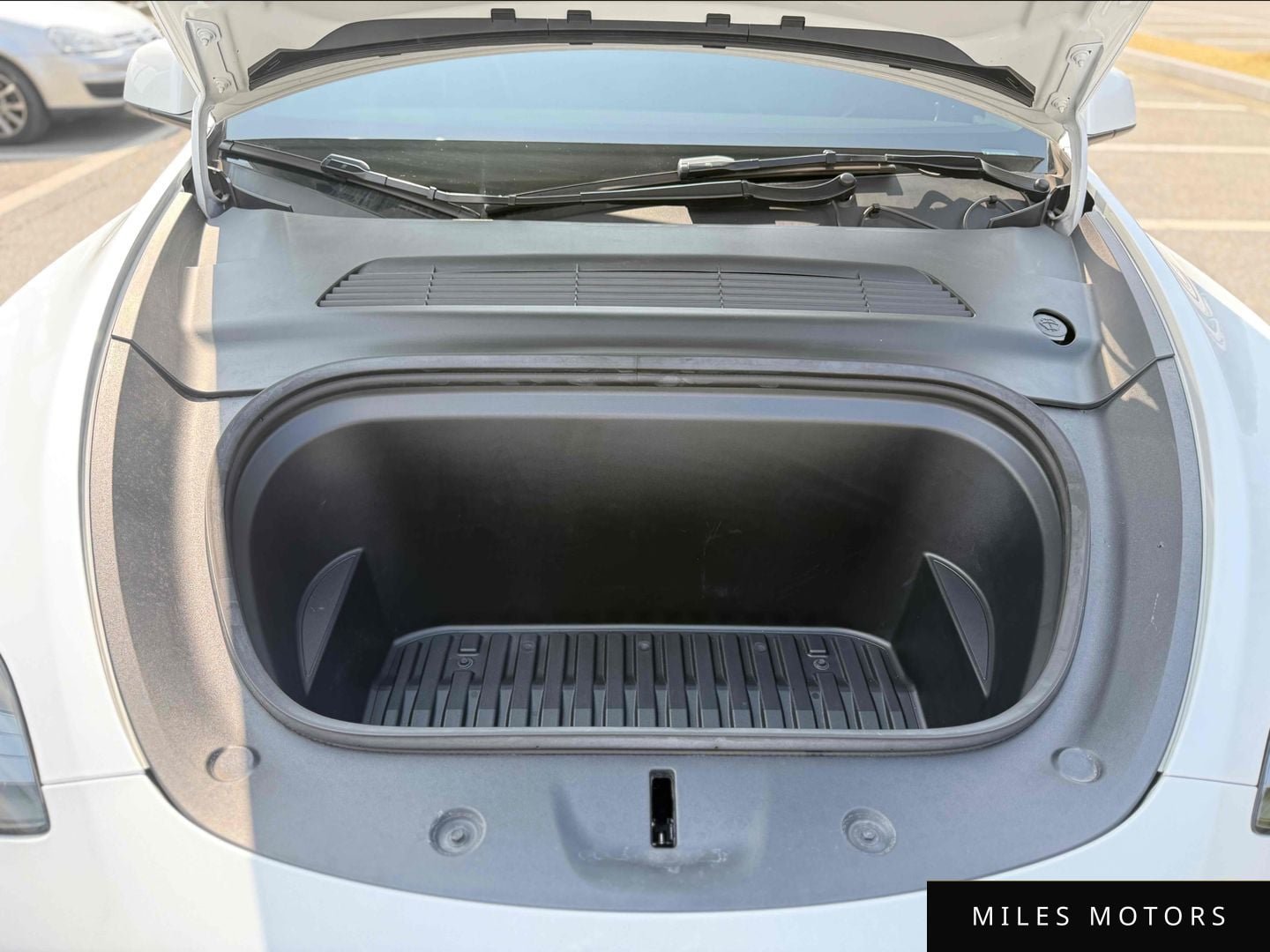 Tesla Model Y 2023 — миниатюра 6