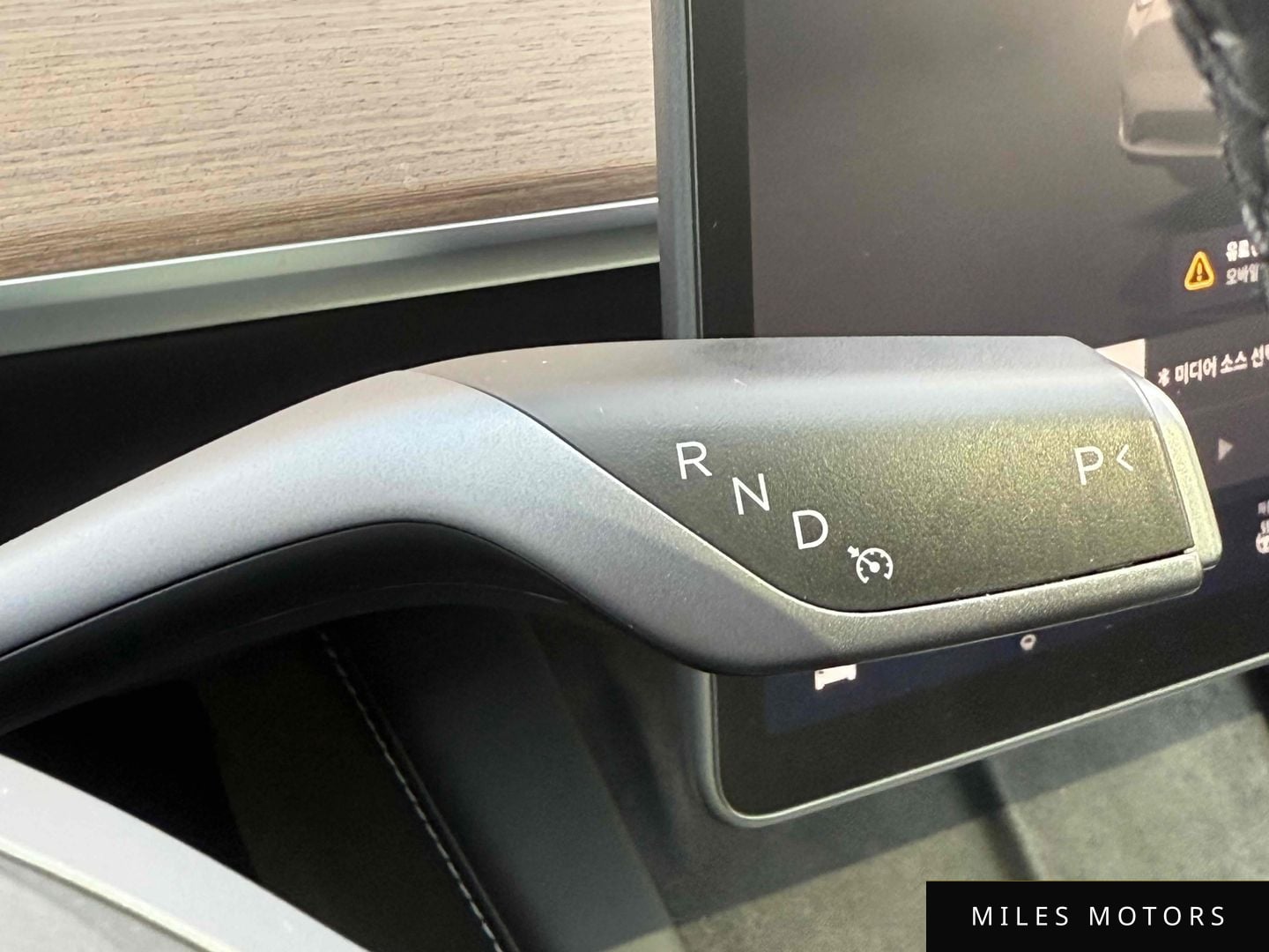 Tesla Model Y 2023 — миниатюра 9