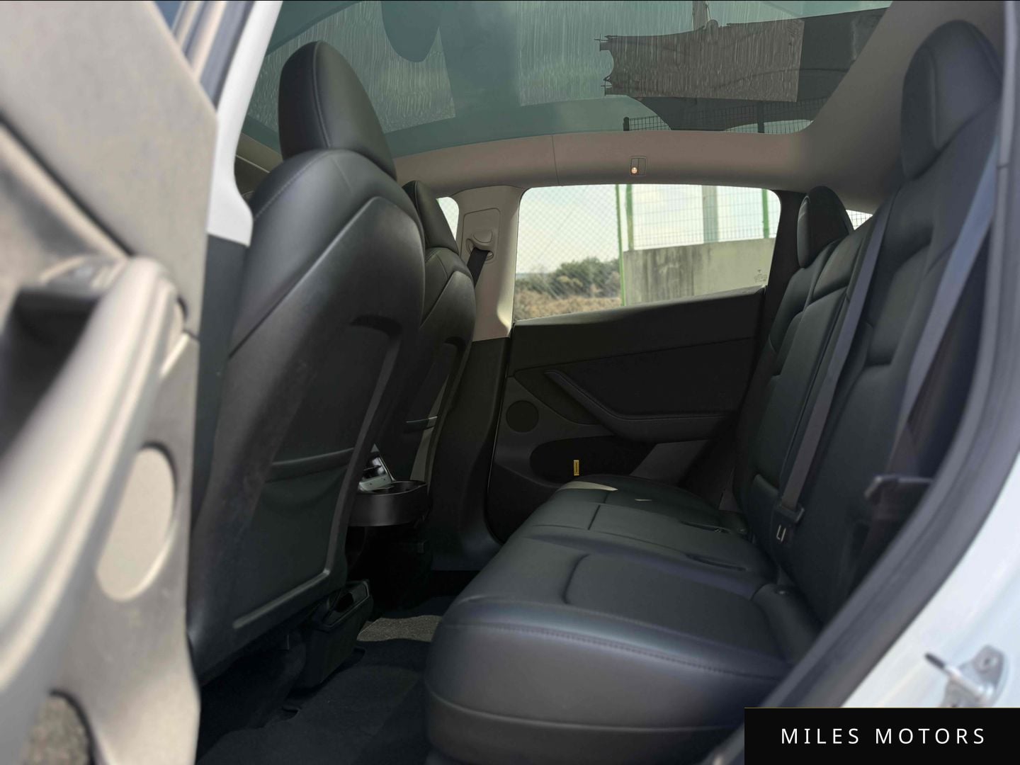 Tesla Model Y 2023 — миниатюра 10