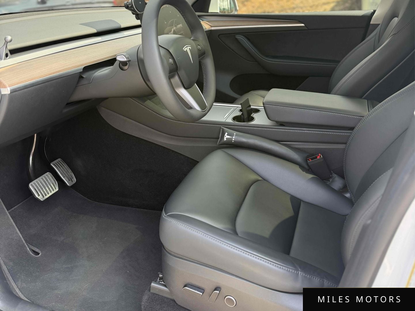 Tesla Model Y 2023 — миниатюра 11