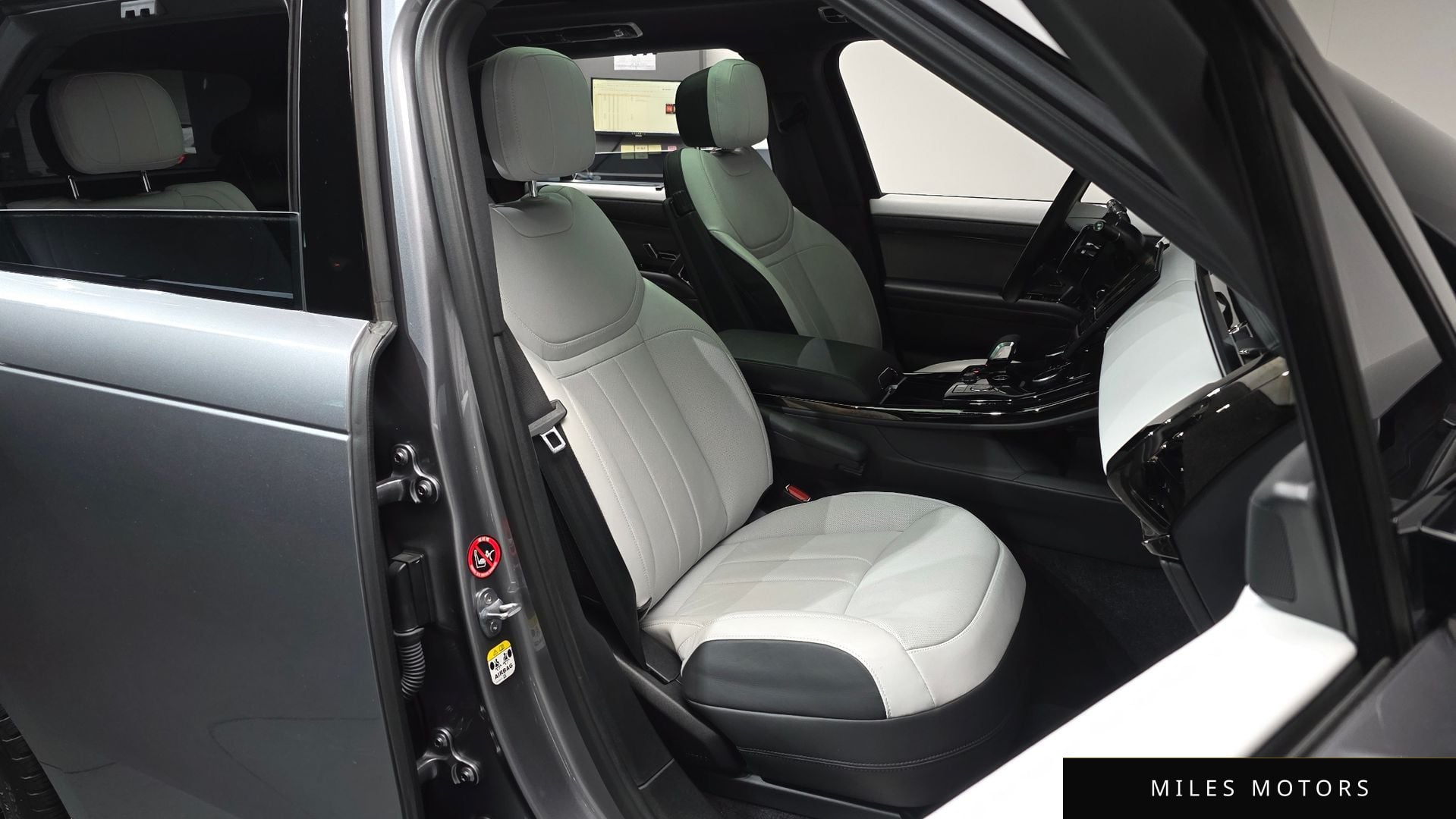 Land Rover Range Rover Sport 2023 — миниатюра 12