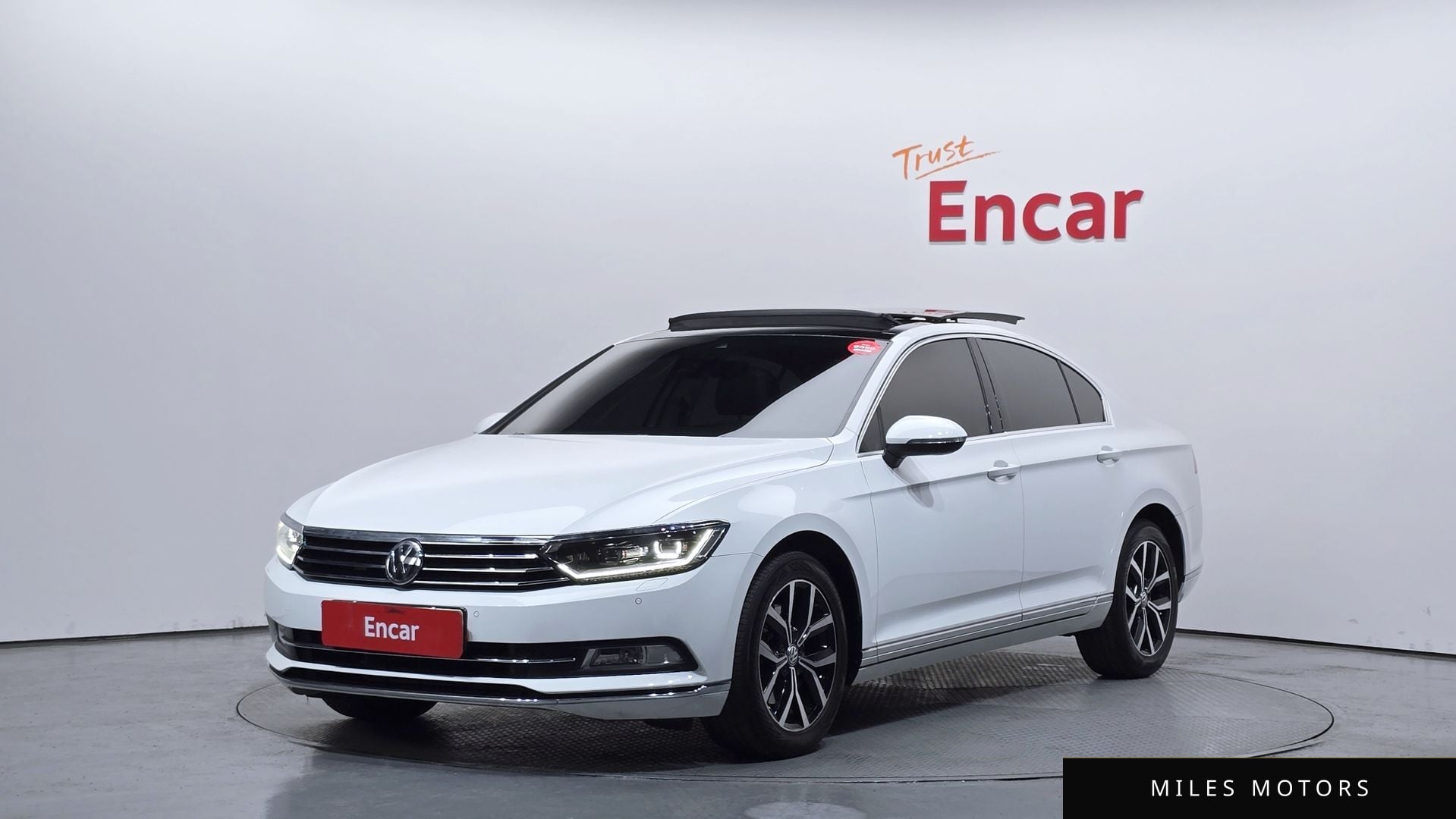 Volkswagen Passat 2018 — фото 1 из 12