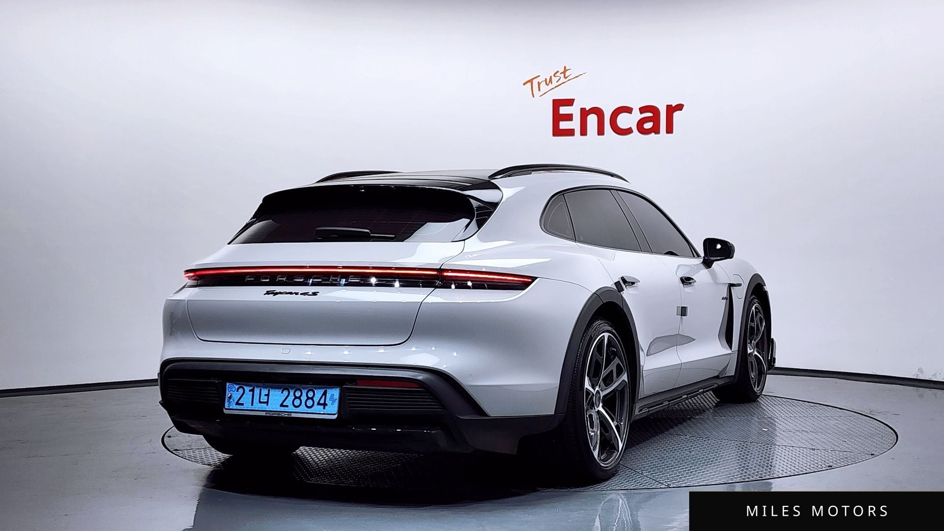 Porsche Taycan 2024 — миниатюра 2