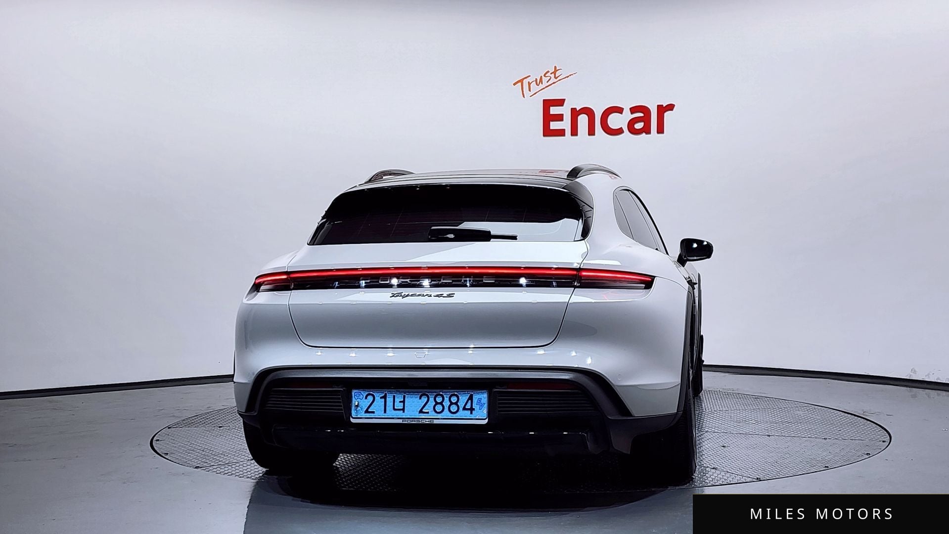 Porsche Taycan 2024 — миниатюра 4