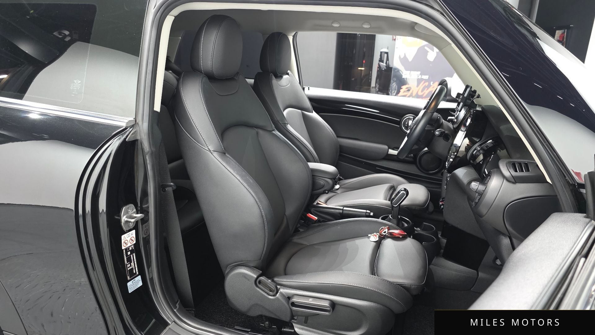 MINI Cooper 2023 — миниатюра 10