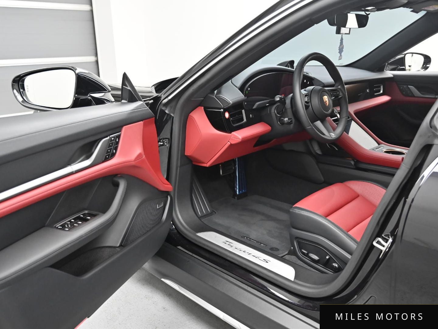 Porsche Taycan 2025 — миниатюра 11