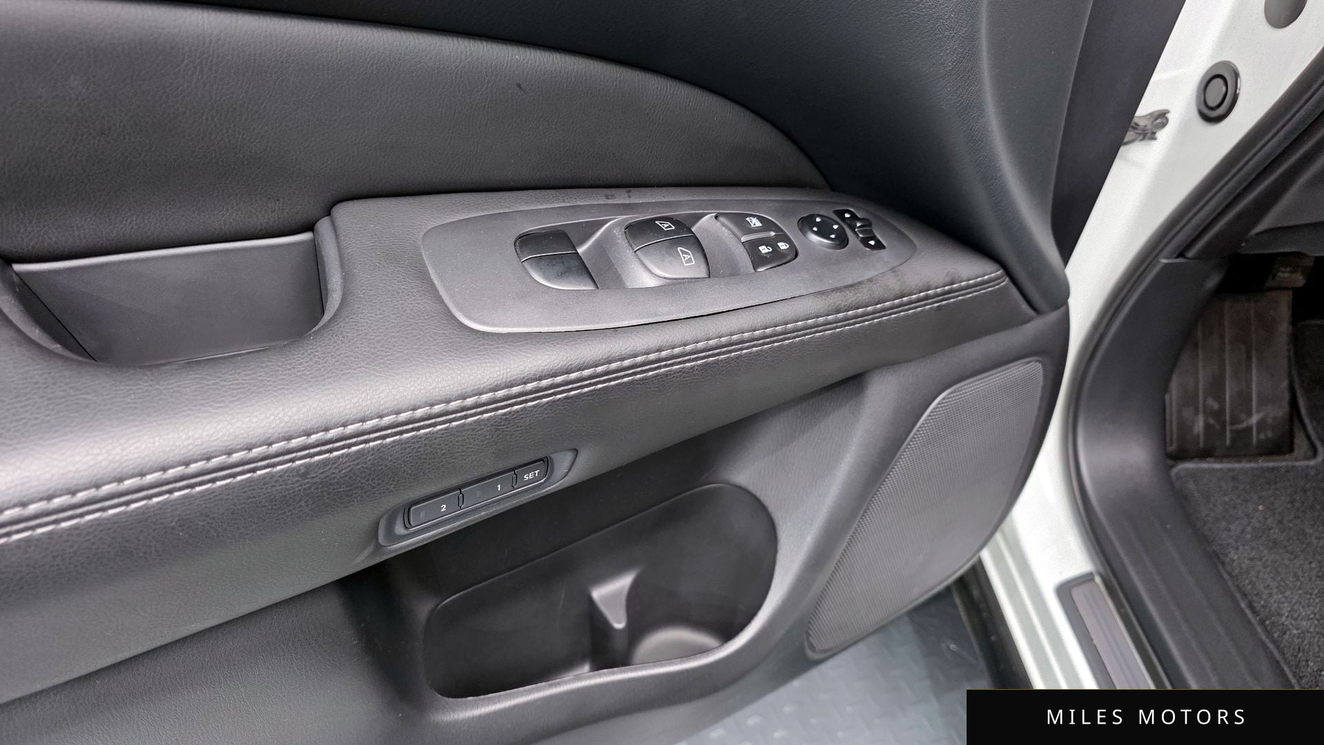 Nissan Pathfinder 2014 — миниатюра 17