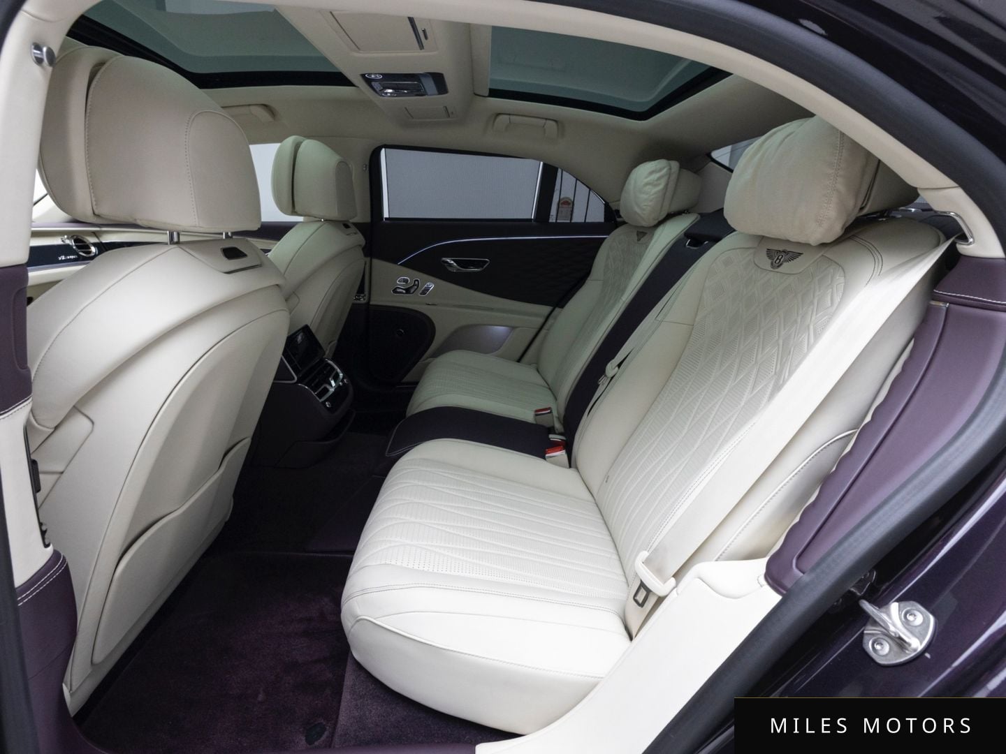 Bentley Flying Spur 2024 — миниатюра 12