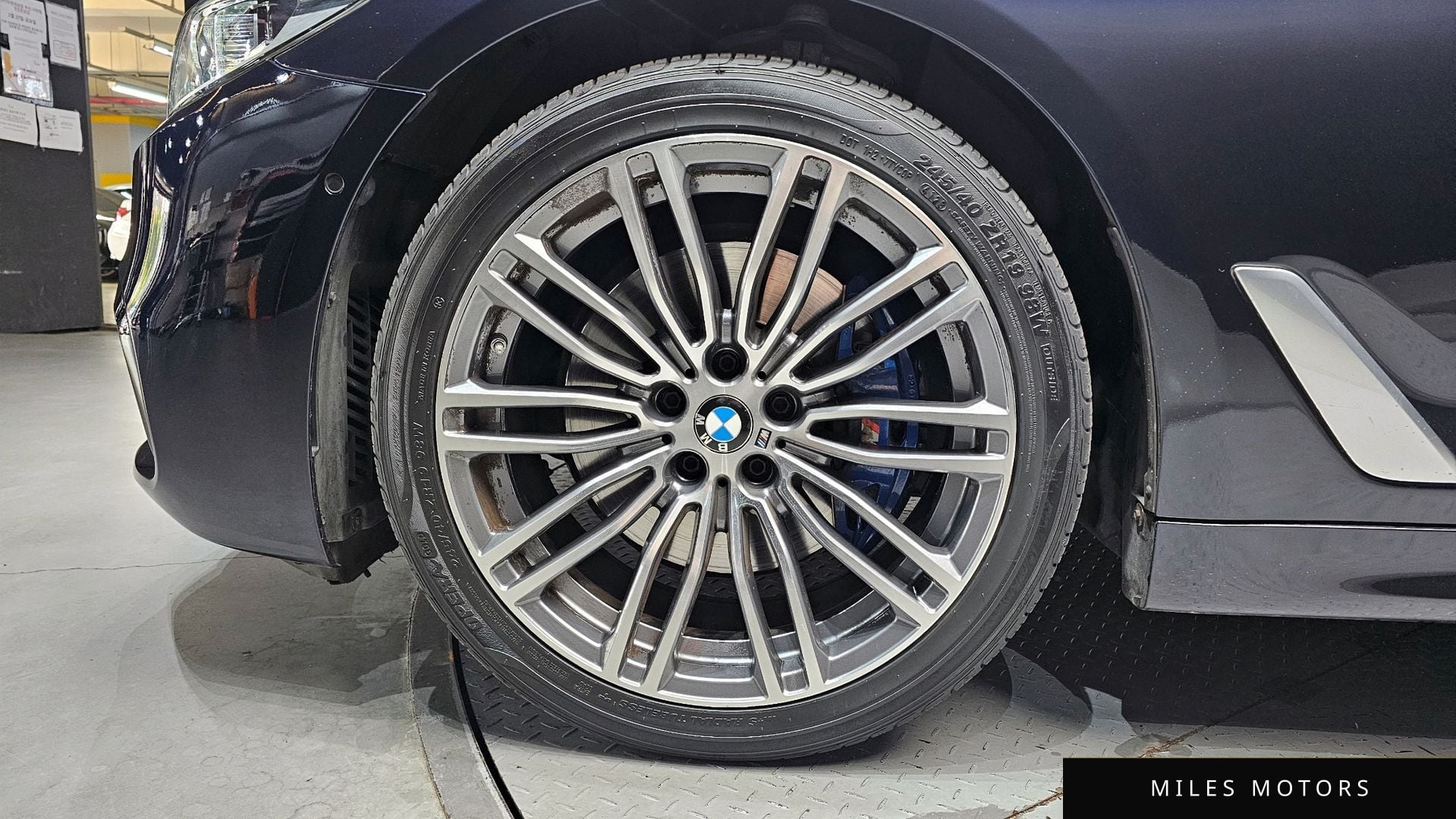 BMW 5 Series (G30) 2018 — миниатюра 5