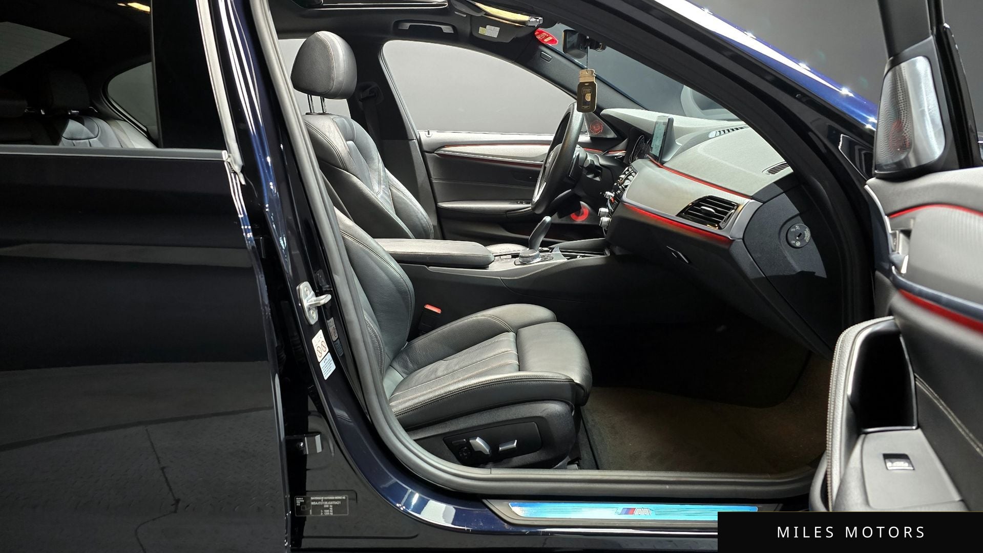 BMW 5 Series (G30) 2018 — миниатюра 10
