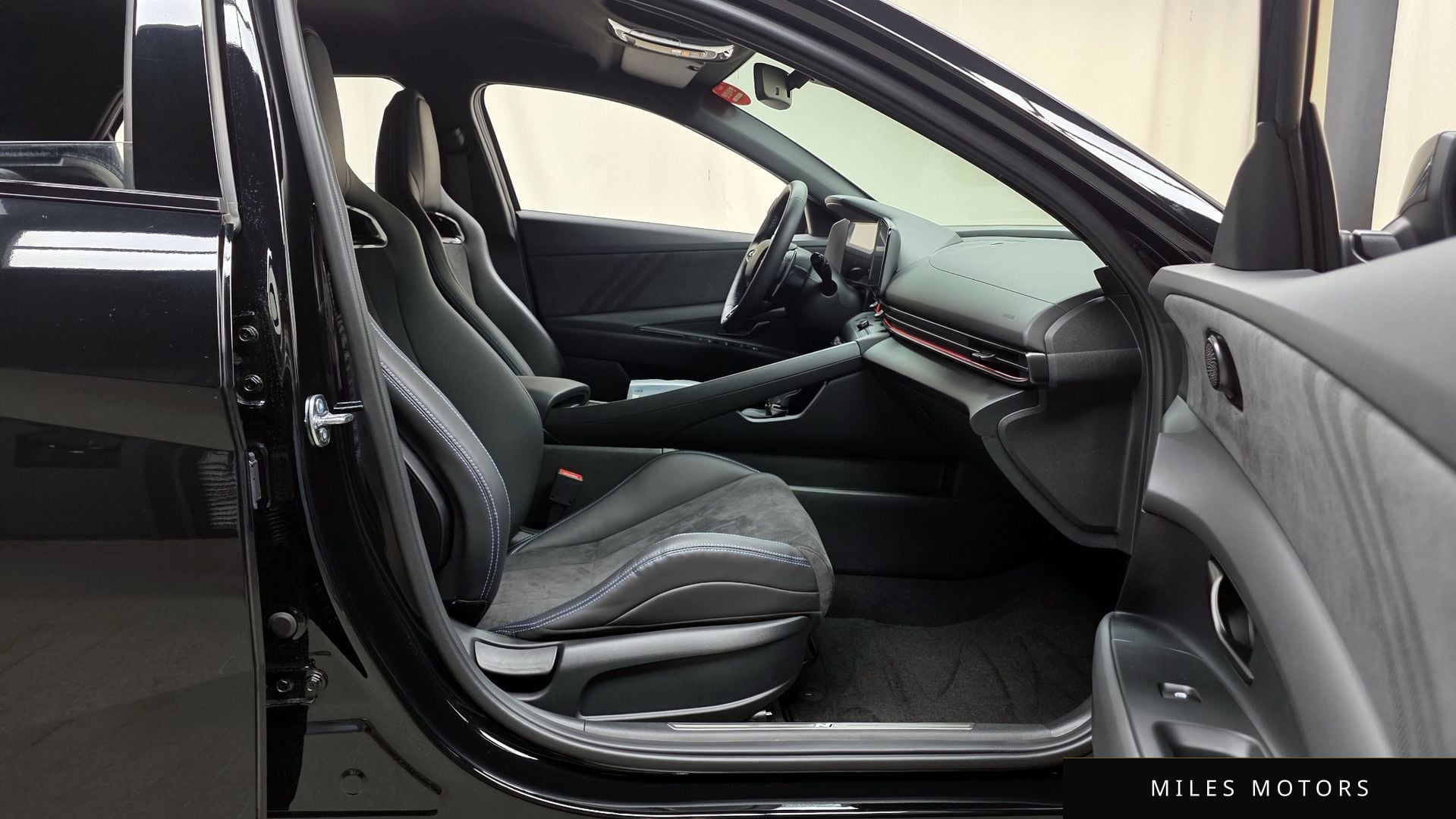 Hyundai AVANTE 2025 — миниатюра 11