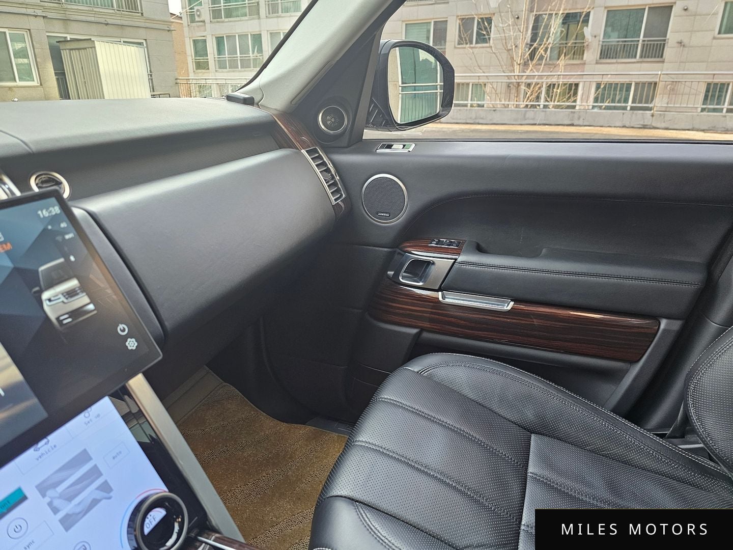 Land Rover 레인지로버 2015 — миниатюра 10