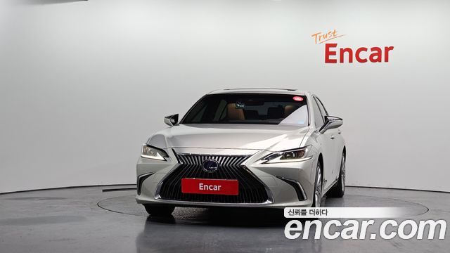 Лексус ES300h 2019 — миниатюра 3