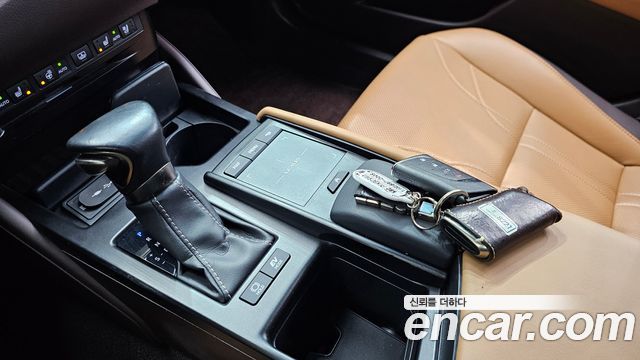 Лексус ES300h 2019 — миниатюра 9