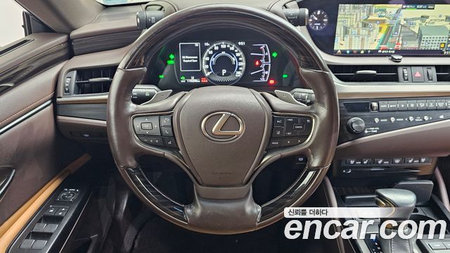 Лексус ES300h 2019 — миниатюра 16