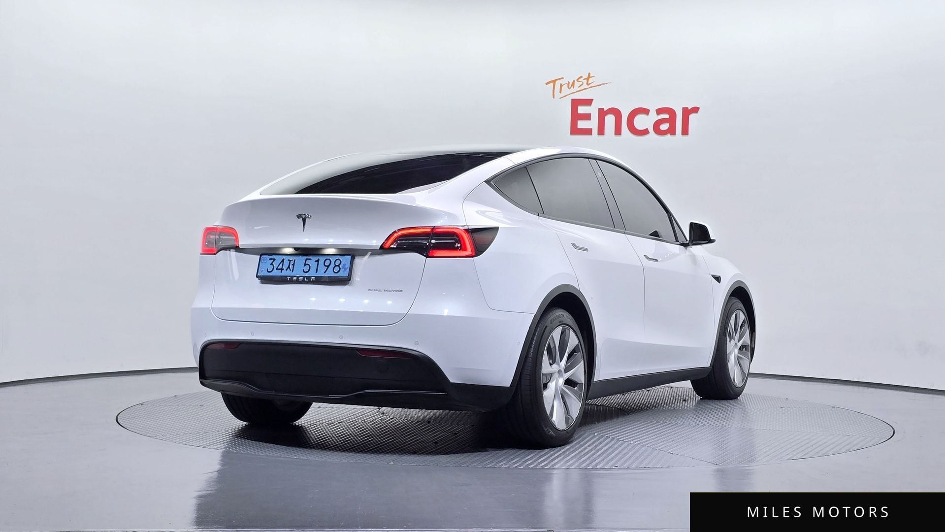 Tesla Model Y 2021 — миниатюра 2