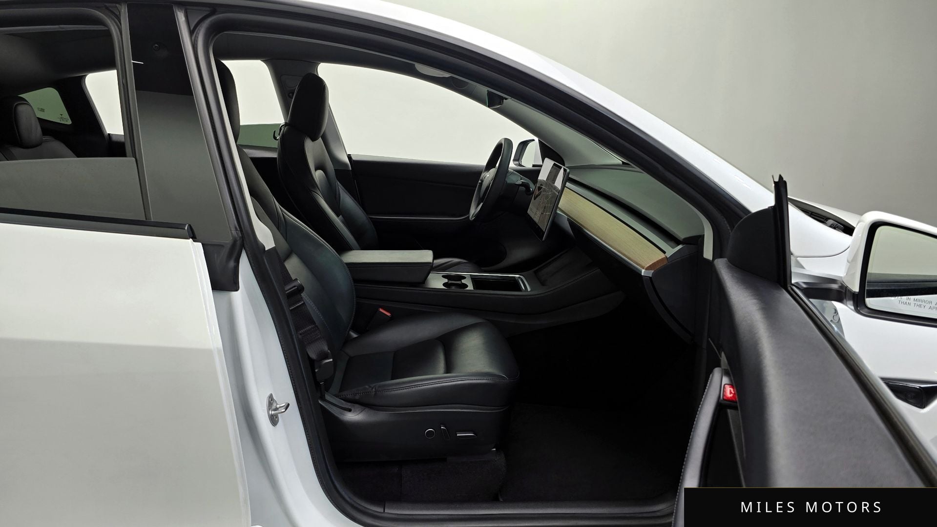 Tesla Model Y 2021 — миниатюра 10