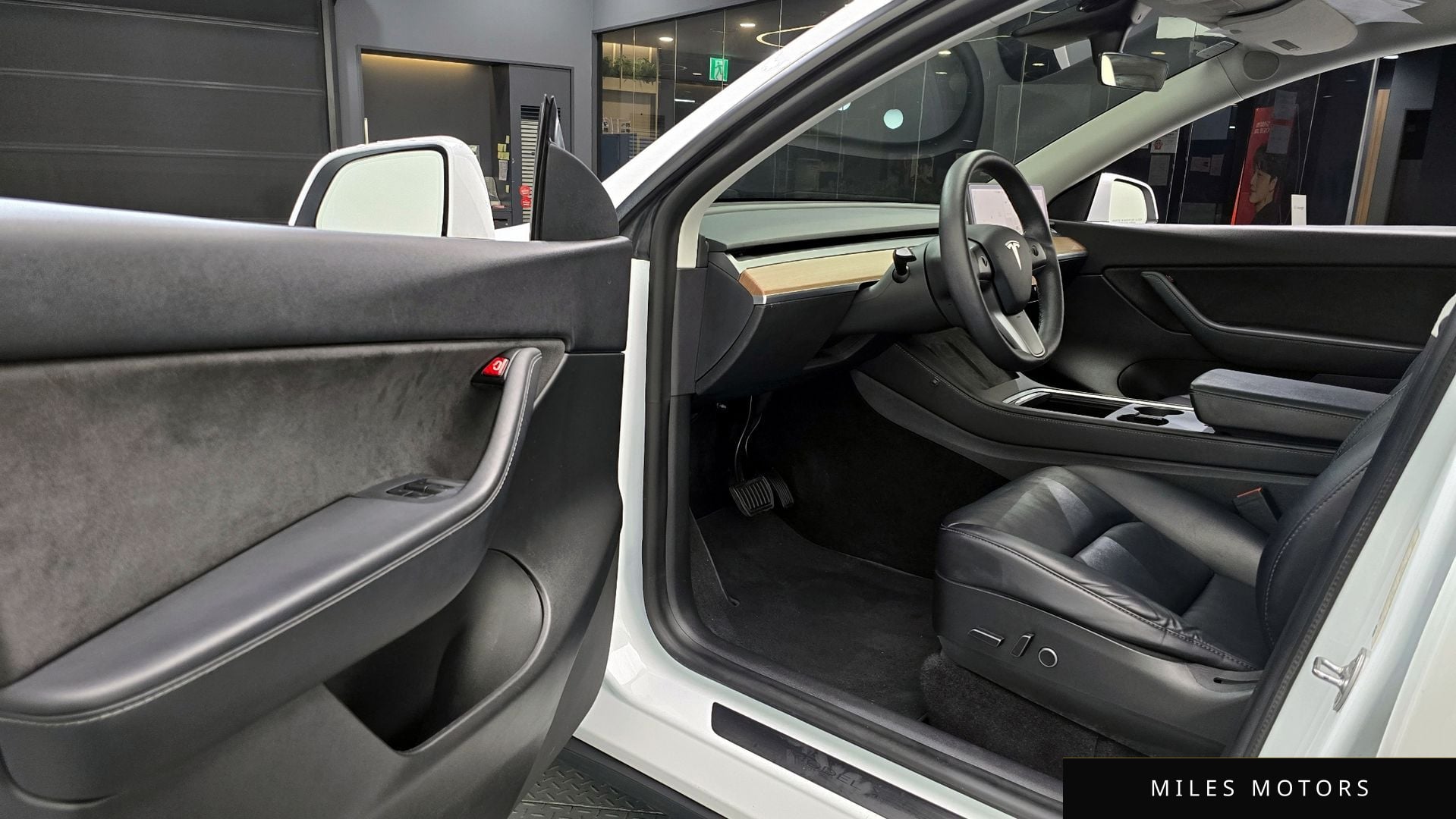 Tesla Model Y 2021 — миниатюра 11