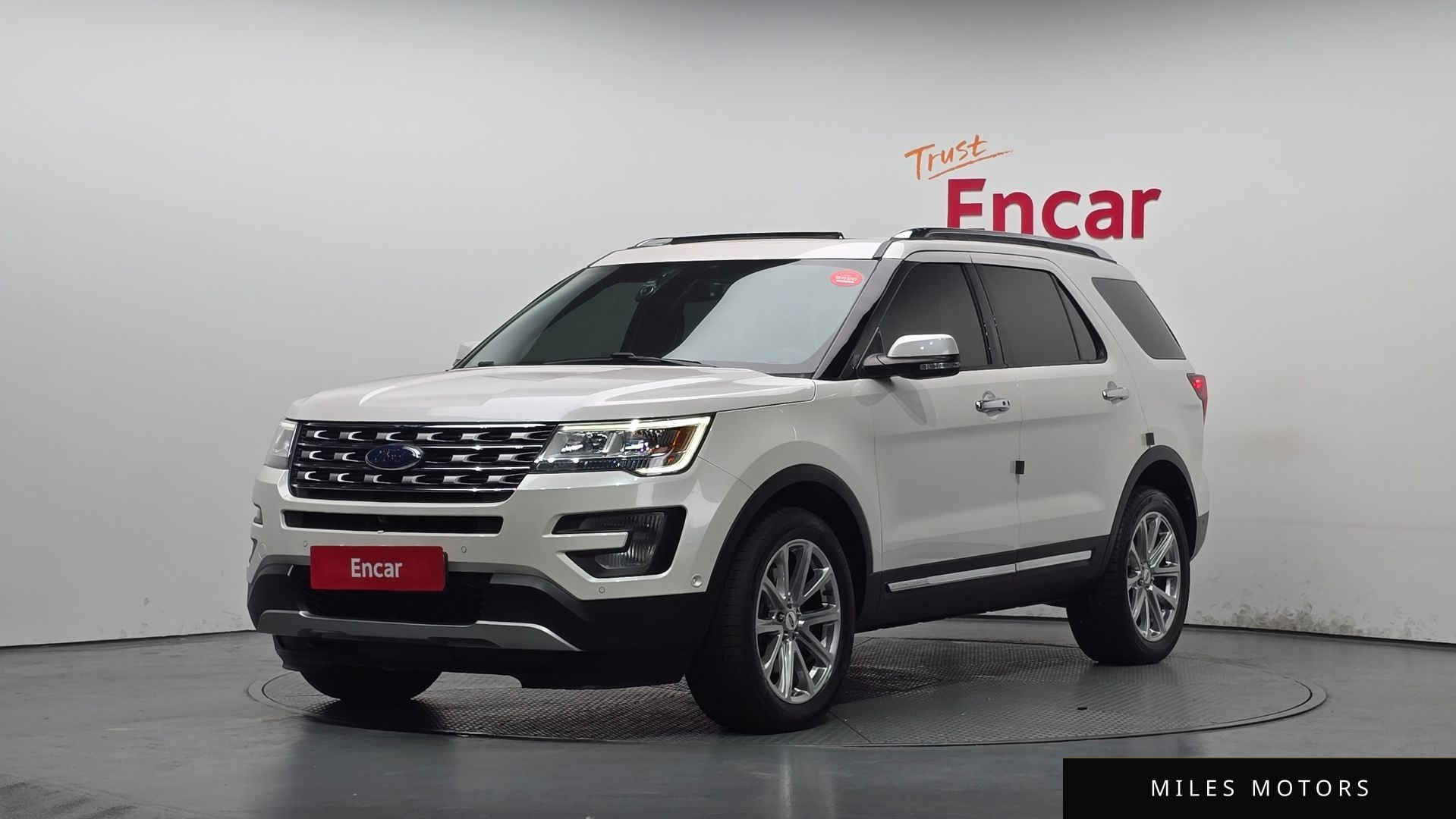 Ford Explorer 2017 — фото 1 из 12