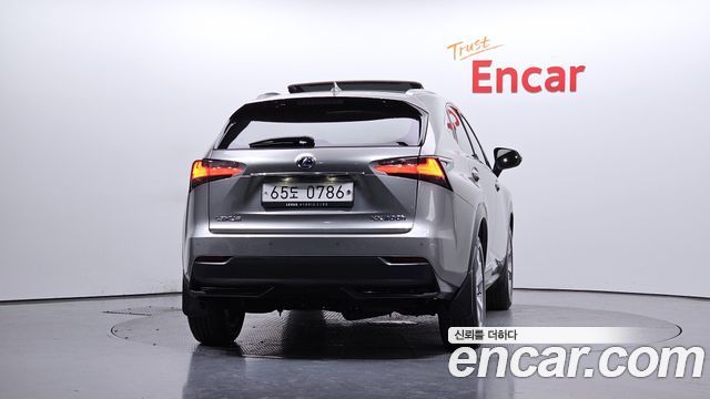 Лексус NX300h 2016 — миниатюра 3
