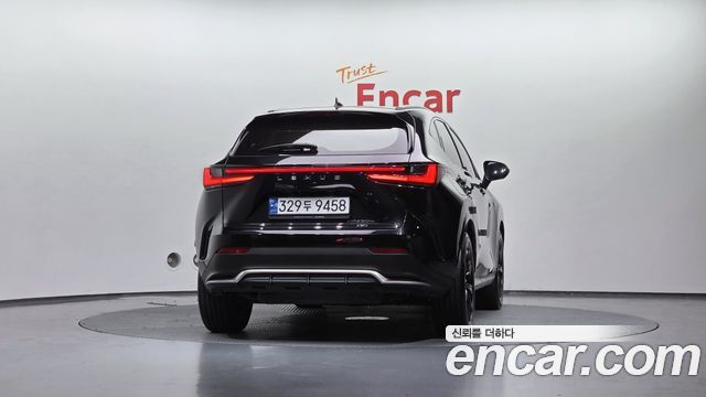 Лексус NX450h+ 2023 — миниатюра 3