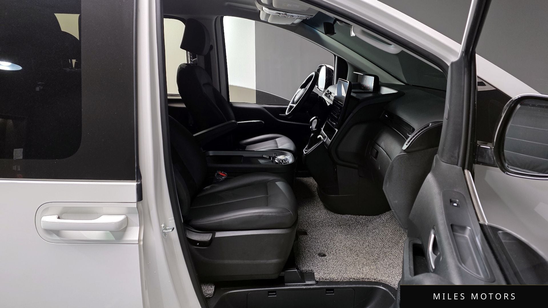 Hyundai Staria 2025 — миниатюра 10