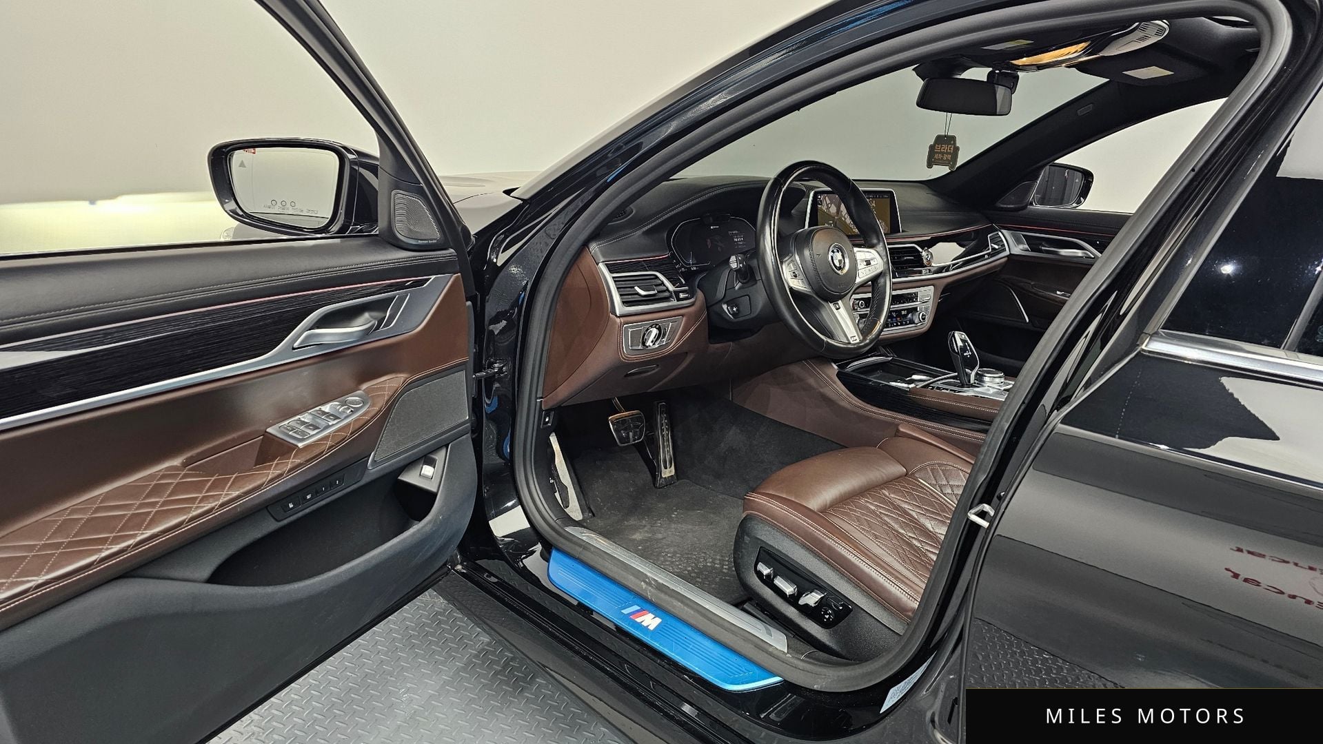 BMW 7 Series (G11) 2020 — миниатюра 10