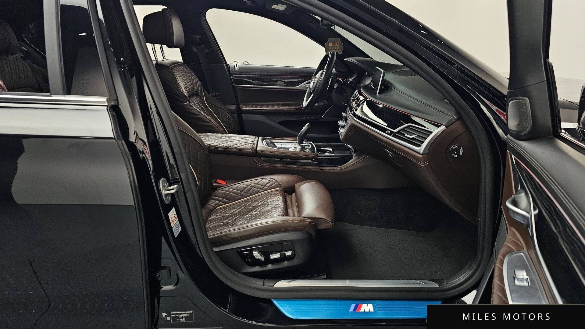 BMW 7 Series (G11) 2020 — миниатюра 11